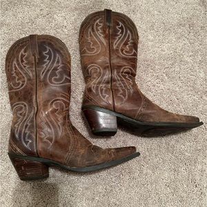 Ariat Cowgirl Boots size 9